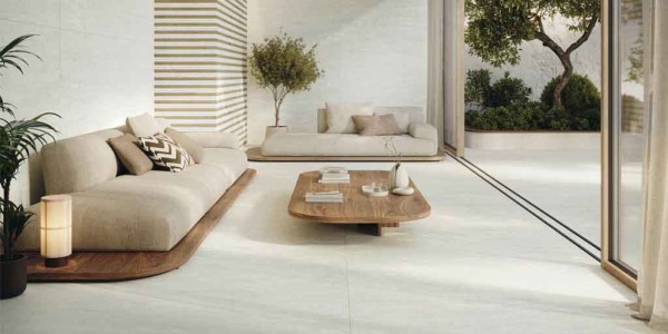 Riverside de Grespania: porcelánico efecto piedra para espacios naturales
